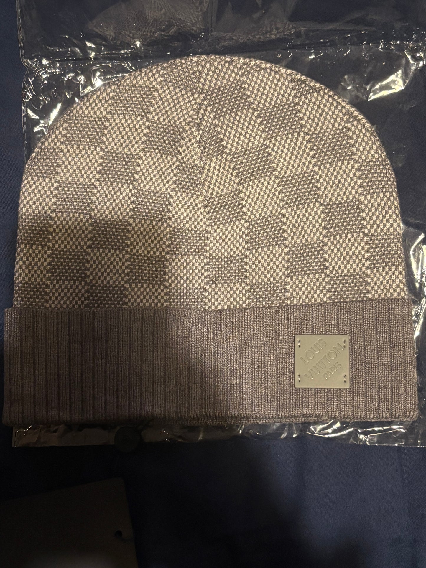 L᯽ BEANIE - GREY CHECKERED